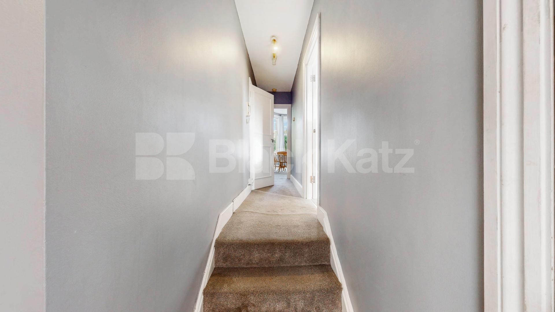 Modern Sharers Apartment Harvist Road, Queens Park